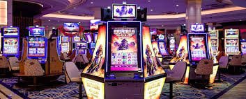 Strategic gameplay elements showing different betting approaches and feature mechanics